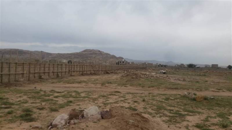 الكشف عن القيادي الحوثي الذي استولى على أراضي مصنع أسمنت عمران وعلاقته بالمشاط