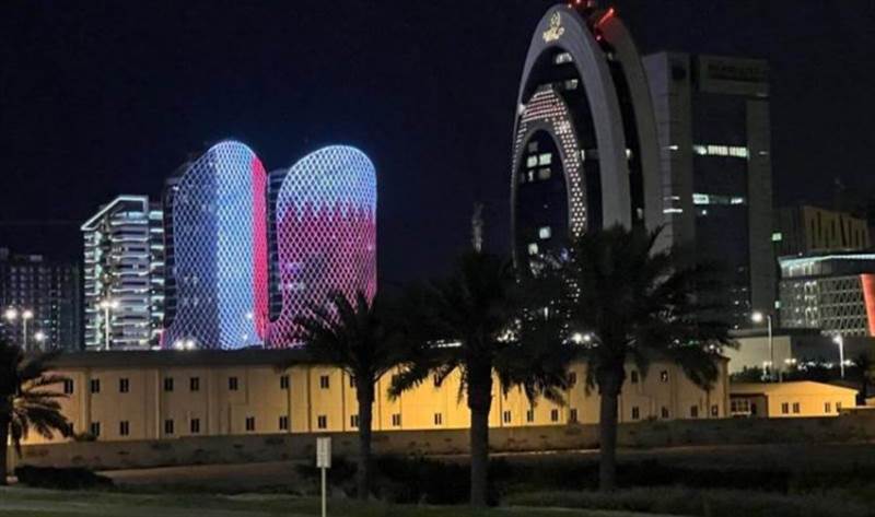 Katar'daki Lusail Kuleleri, 33. Birlik Günü münasebetiyle Yemen bayrağıyla ışıklandırıldı