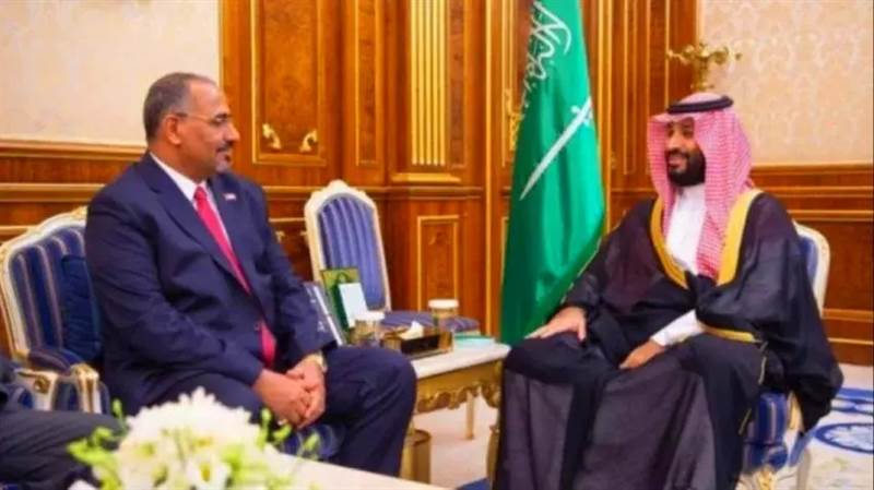 مصادر دبلوماسية تؤكد وقوف السعودية وراء "البيان الهزيل" لجمعية المجلس الانتقالي