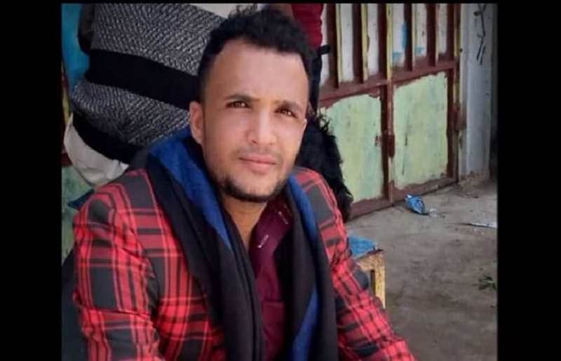 مليشيات تقتل شابا امام اسرته بعد اقتحام منزله في محافظة إب