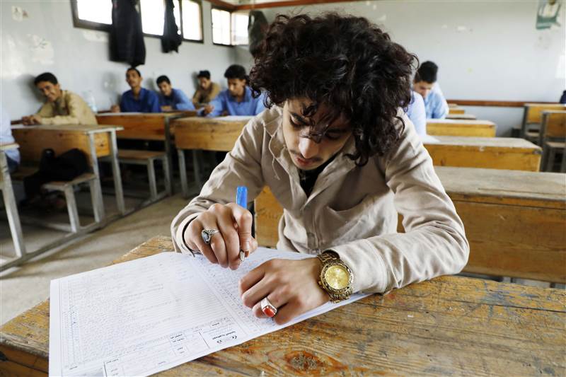 طلاب اليمن.. مستقبل مجهول وسط انهيار التعليم