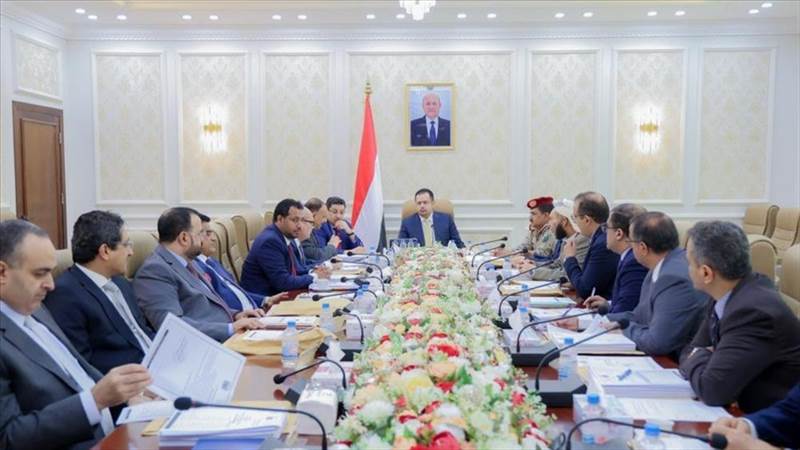 مسؤول حكومي: الحكومة تدرس خيارات عدة لمواجهة الحرب الاقتصادية الحوثية