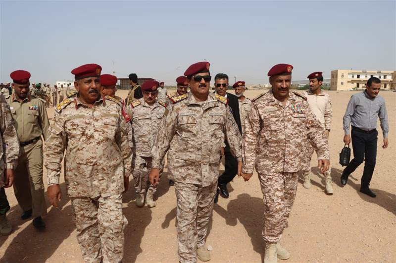وزير الدفاع يصل المكلا في زيارة للمنطقة العسكرية الثانية