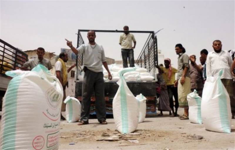 مواطنون يشتكون.. الحوثيون ينهبون مساعدات المنظمات المانحة في ريمة