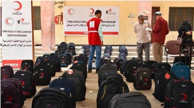 Türk Kızılayı, Yemen'de yetim ve yerinden edilmiş çocuklara bin okul çantası dağıttı