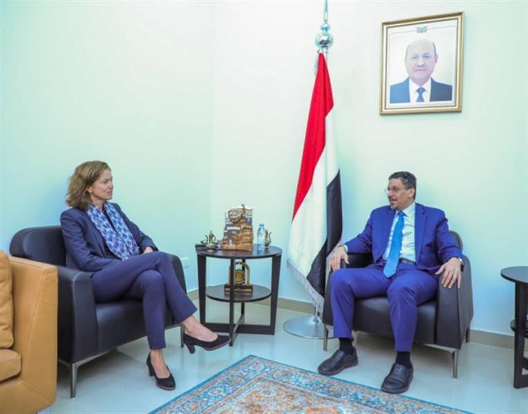 وزير الخارجية يبحث مع مبعوثة النرويج والسفير الإماراتي جهود السلام في اليمن
