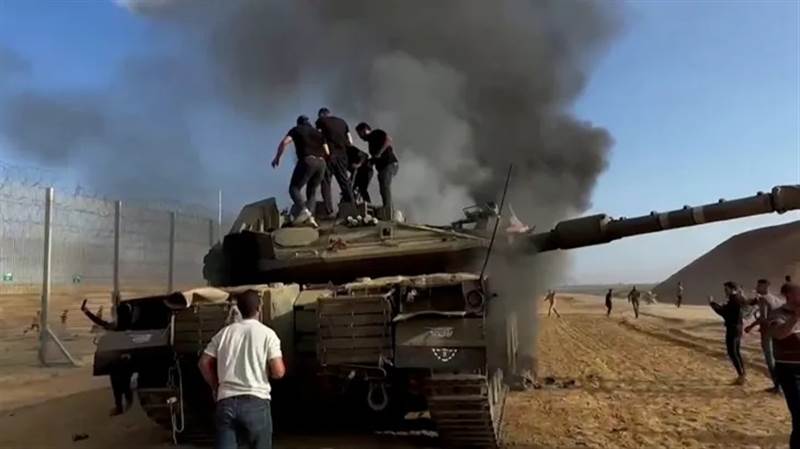 إسرائيل في صدمة.. 57 قتيل واسير  واشتباكات في 21 موقعا بغلاف غزة