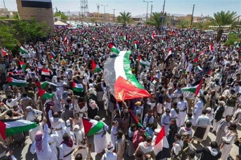 Yemen'de Filistin halkını desteklemek ve İsrail'in Gazze'ye yönelik saldırganlığını kınamak amacıyla kitlesel gösteriler düzenlendi