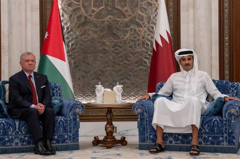 أمير قطر وملك الأردن يبحثا جهود وقف إطلاق النار في غزة