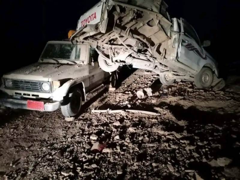 انفجار لغم حوثي يتسبب في إصابة ثلاث نساء وتضرر سيارتين في محافظة البيضاء