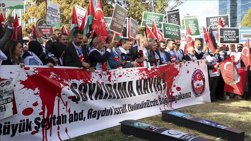 مئات الاتراك يتظاهرون أمام السفارة الأمريكية في أنقرة احتجاجاً على الهجمات الإسرائيلية في غزة