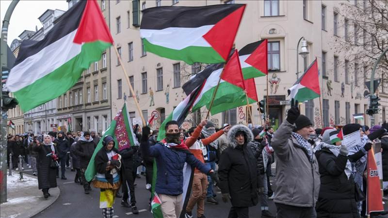 برلين.. خروج الآلاف منددين بالهجمات الإسرائيلية على غزة