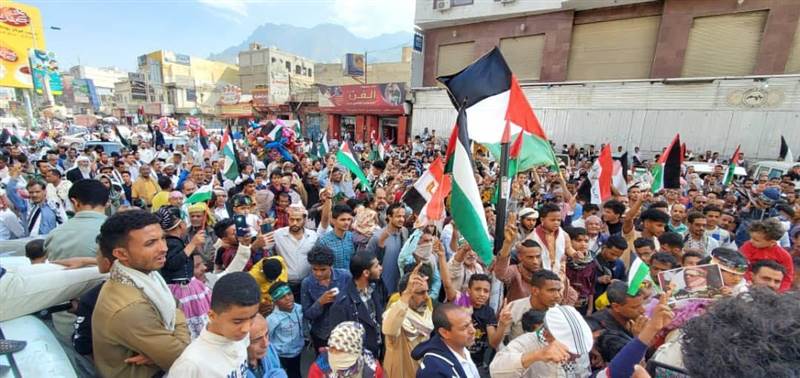 اليمنيون يواصلون تضامنهم مع الشعب الفلسطيني ومنددين بالعدوان الإسرائيلي على غزة
