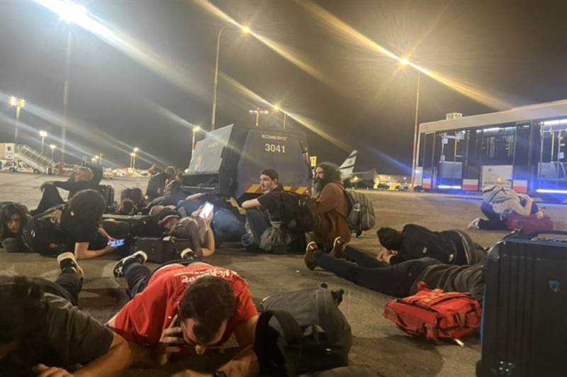 كتائب القسام تقصف تل أبيب ودوي انفجارات في ضواحيها الشرقية والجنوبية