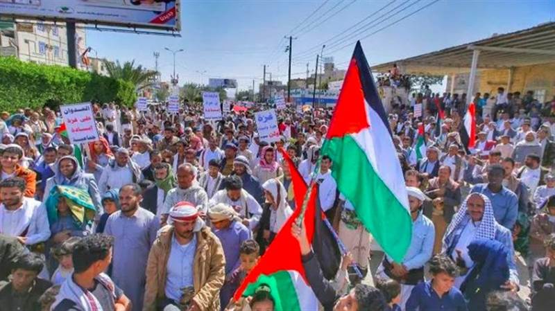 Yemenliler İsrail'in suçlarını kınayarak Gazze'yle dayanışmalarını sürdürüyor