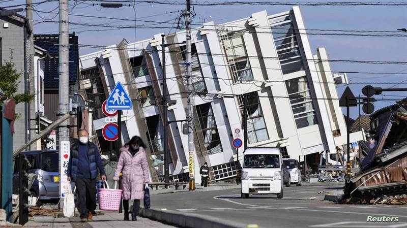 ارتفاع حصيلة ضحايا الزلزال في اليابان وفرق الإنقاذ تبحث عن الناجين