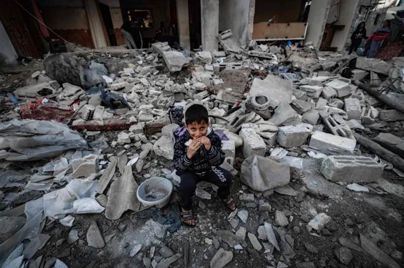 صحيفة الغارديان البريطانية تكشف بالأرقام حجم المأساة في غزة