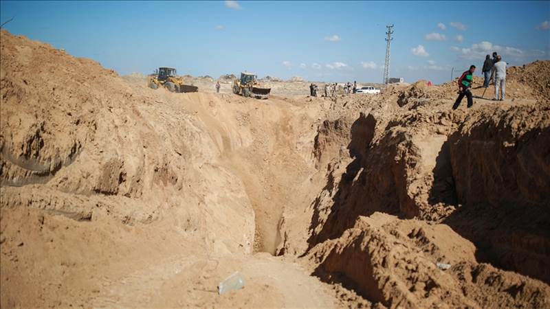 الجيش الإسرائيلي يقر بضخ المياه "لإغراق" أنفاق غزة