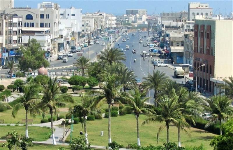 مسؤول محلي: مليشيات الحوثي تنقل أسلحة الى داخل الاحياء السكنية في الحديدة