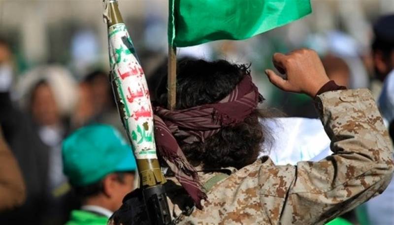 Yemen’de Husi milisleri bir sivili babası ve erkek kardeşinin önünde infaz etti