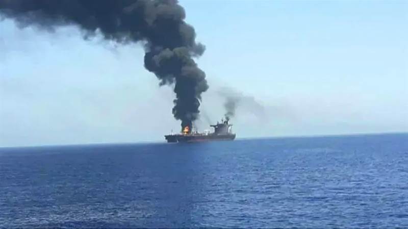 الإعلان عن تعرض سفينة لهجوم بصاروخين قبالة السواحل اليمنية
