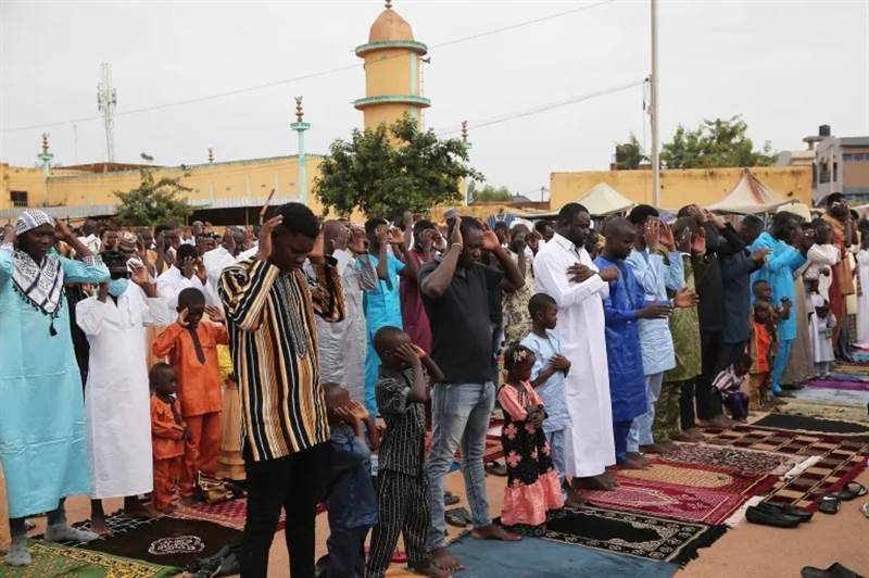 عشرات القتلى والجرحى بهجومين على مسجد وكنيسة في بوركينا فاسو