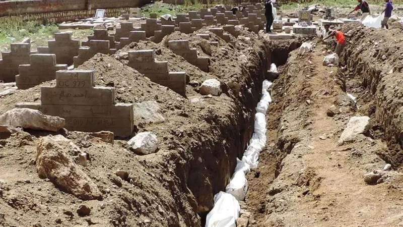 مليشيات الحوثي تدفن دفعة جديدة من الجثث التي زعمت انها "مجهولة الهوية"