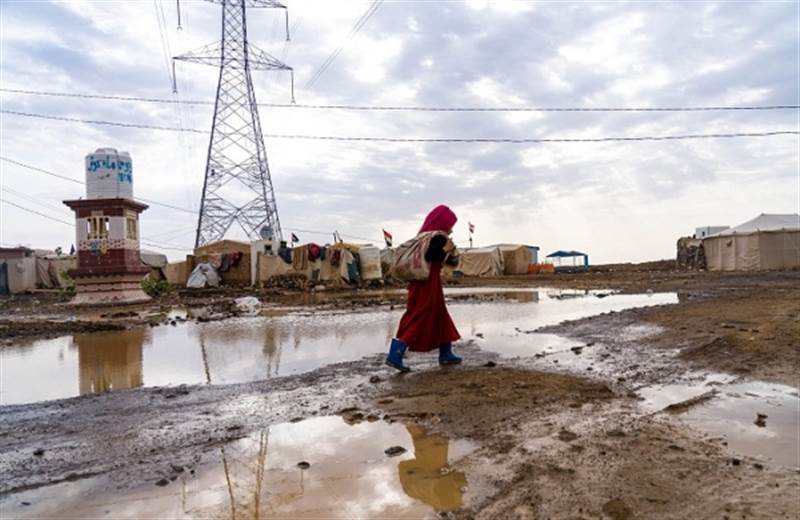 Hükümet raporu: Marib'de yaklaşık 6.500 yerinden edilmiş aile geçtiğimiz günlerde şiddetli yağışlardan etkilendi