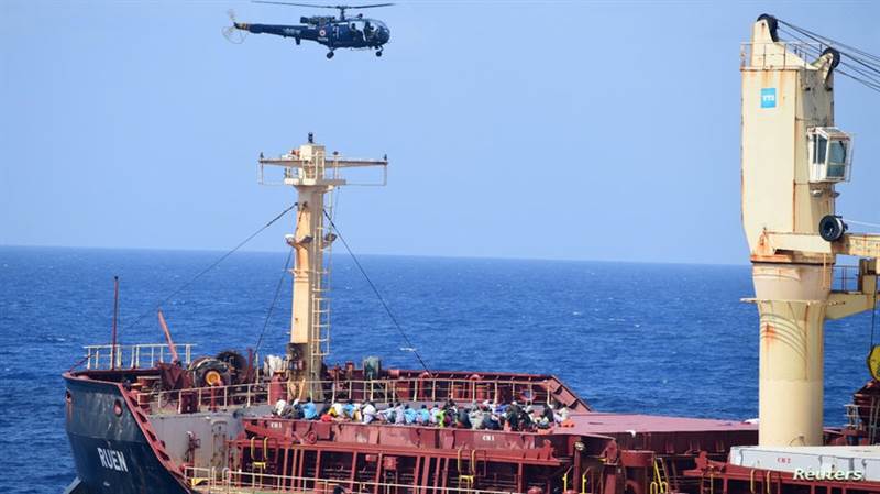البحرية الهندية تستعيد سفينة اختطفها قراصنة صوماليين قبل 3 اشهر
