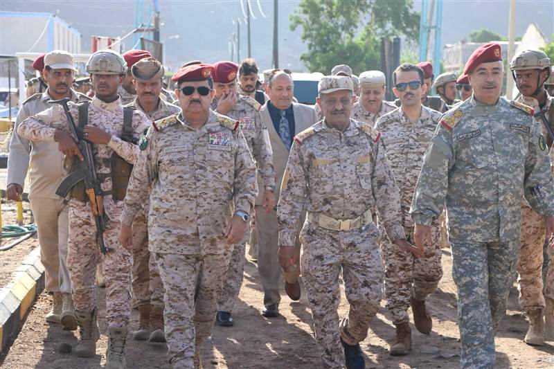 وزير الدفاع يشيد بدور الكلية الحربية في بناء جيش قوي