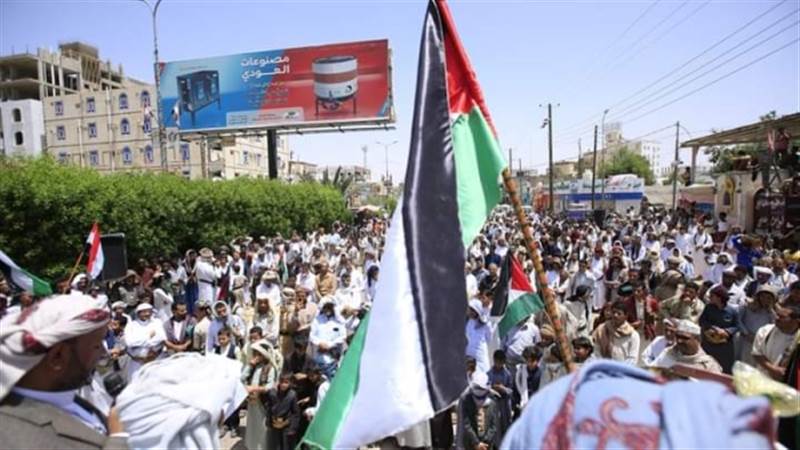 مأرب.. آلاف اليمنيين يتظاهرون للتضامن مع غزة