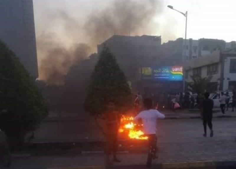 Aden'de elektrik kesintileri halkı sokağa döktü