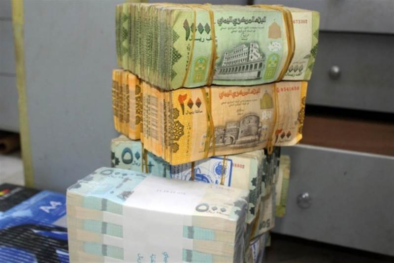 أسعار العملات الأجنبية في اليمن.. الدولار يتجاوز 1750 ريال في عدن وحضرموت