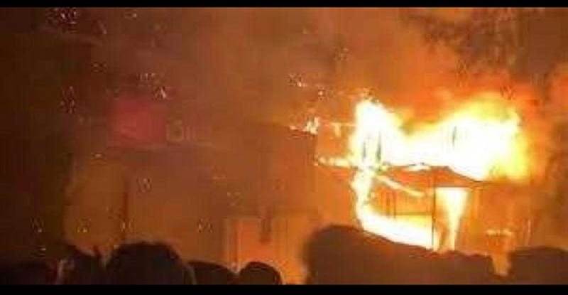 حريق هائل يلتهم 20 منزلاً في بيت الفقيه بمحافظة الحديدة