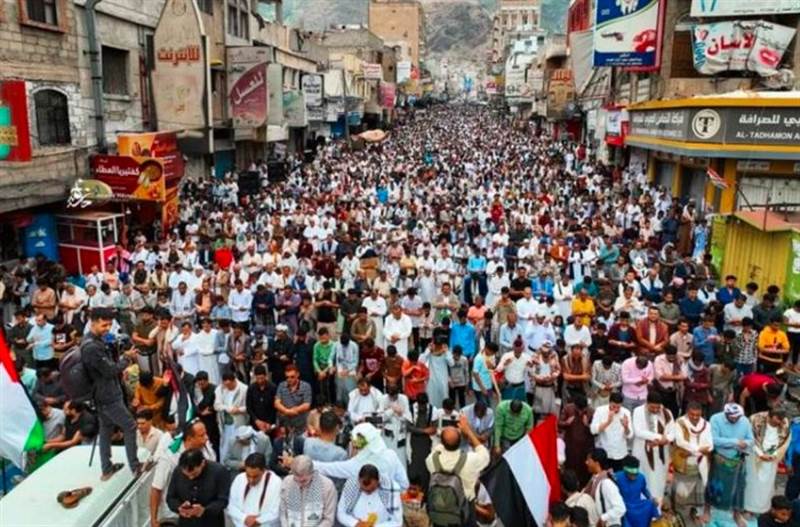 Yemen’in Taiz kentinde Haniye suikastını kınayan ve suikasttan İran'ı sorumlu tutan protesto gösterisi düzenlendi