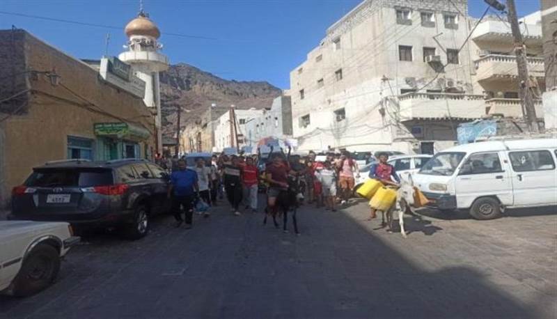 من حضرموت الى عدن.. موجة الاحتجاجات بسبب تدهور خدمات المياه