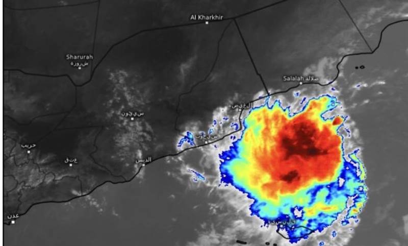 أول محافظة يمنية تتأهب لمواجهة المنخفض الجوي.. إعلان حالة الطوارئ وتعليق الدراسة