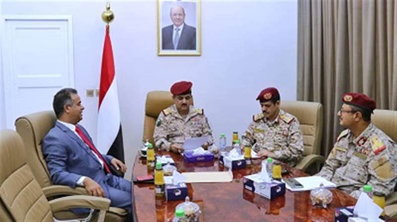 Yemen Savunma Bakanı, Libya Büyükelçisi ile Aden'de Görüştü