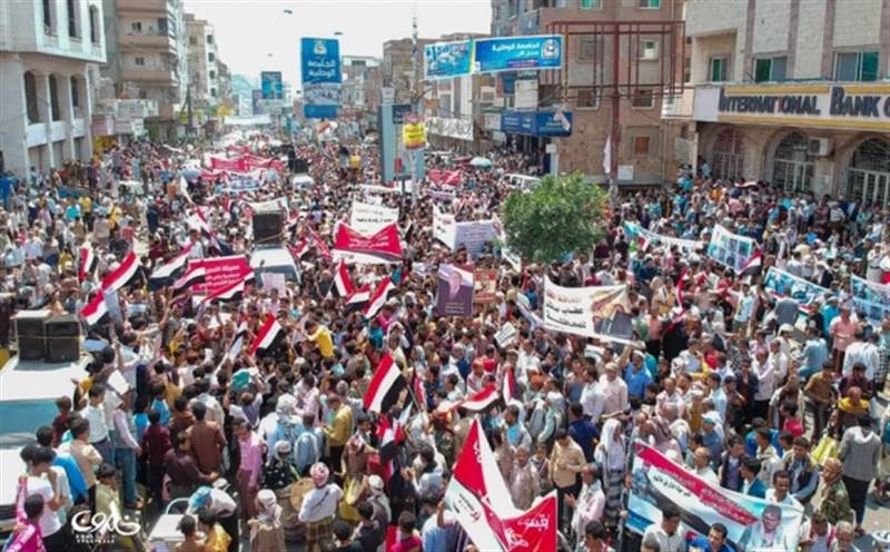 مظاهرات حاشدة في تعز تنديدًا بجرائم الاحتلال الإسرائيلي في غزة ودعمًا لفلسطين