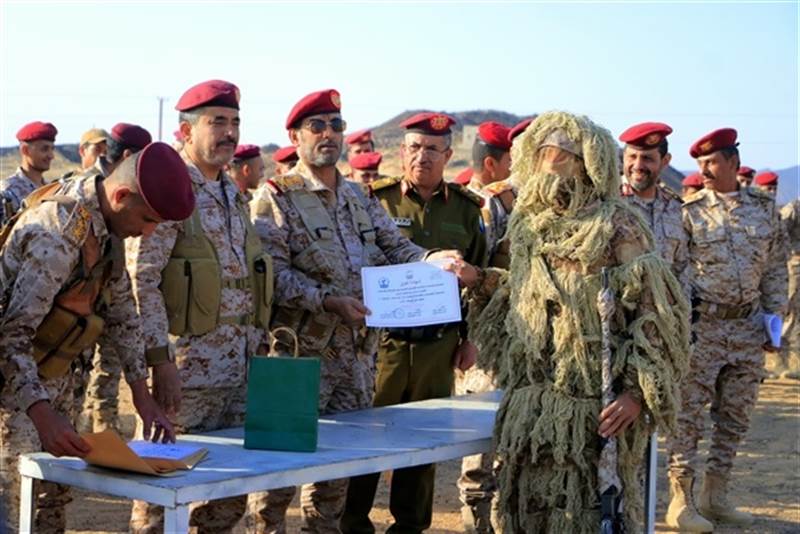 رئيس الأركان: النصر على الحوثيين سيتحقق بفضل تضحيات رجال الجيش والمقاومة