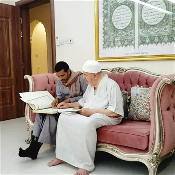 Yemeni Calligrapher Completes One-Third of the Quran and Begins Writing Surah Yunus