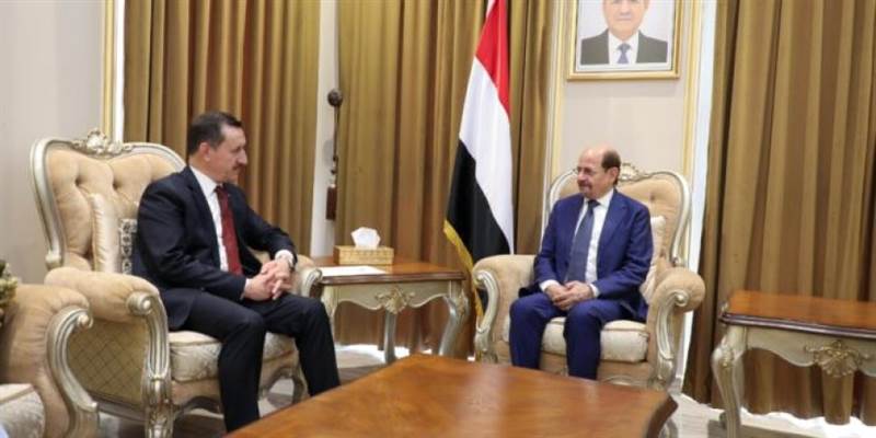 وزير الخارجية اليمني يبحث مع القائم بأعمال السفارة التركية تعزيز التعاون ودعم التنمية