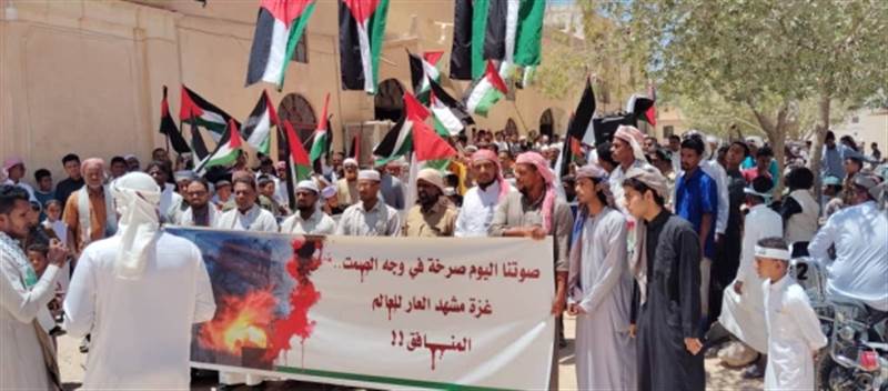 وقفات احتجاجية حاشدة في تعز وحضرموت تضامنًا مع غزة وتنديدًا بالعدوان الإسرائيلي