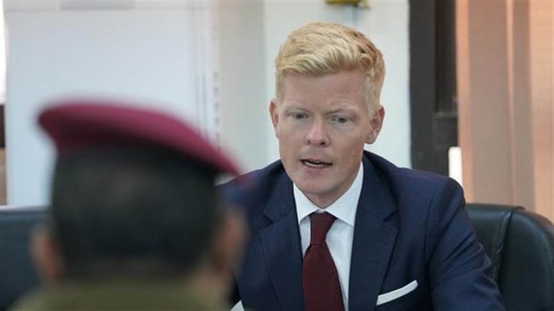 الحكومة اليمنية تشنّ هجومًا حادًا على المبعوث الأممي وتتهمه بـ"العجز والتواطؤ" مع الحوثيين