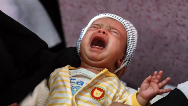 مسؤول أممي يحذر: نصف أطفال اليمن يواجهون خطر الموت!