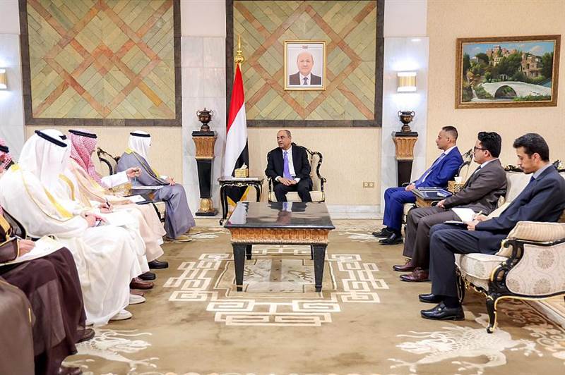 رئيس الوزراء بن بريك يلتقي الأمين العام لمجلس التعاون الخليجي في عدن
