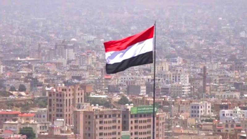 ذمار.. دعا الى رفع العلم الوطني على مؤسسات الدولة فعاقبته المليشيات بهذا الشكل