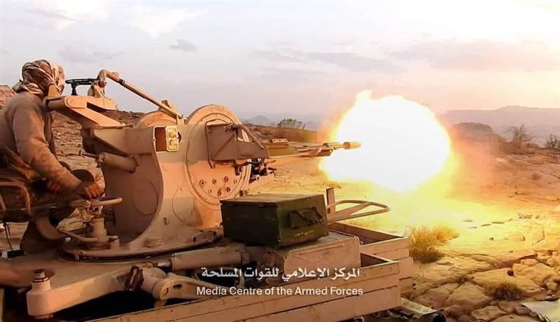قوات الجيش اليمني ترد على مصادر النيران المعادية في الجبهة الشرقية بتعز