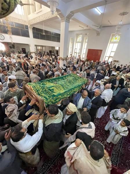 تشييع  قائد عسكري بارز في القوات الجوية الموالية للحوثيين