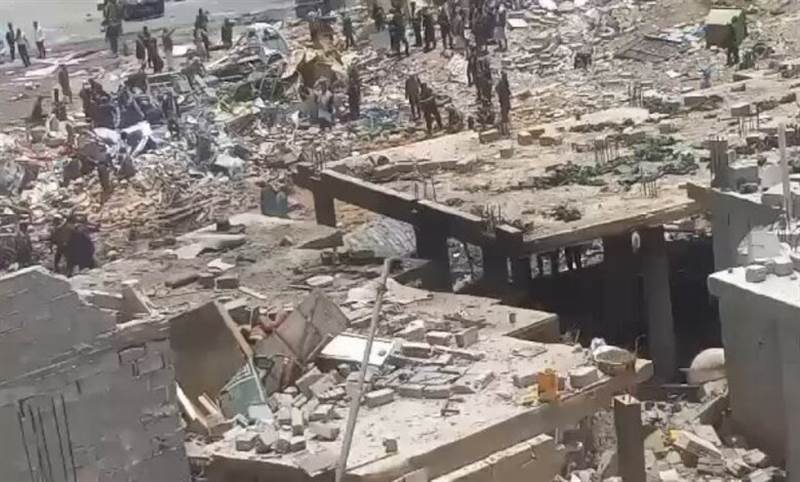حملة مداهمات حوثية في "صرَف" بعد انفجار ضخم.. والميليشيا تطارد مصوري الحادثة وتفرض تعتيماً شاملاً